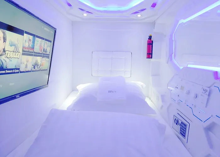 Met A Space Pod @ Asoke Хостел