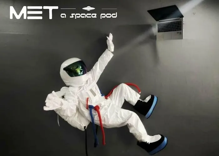 Хостел Met A Space Pod @ Asoke
