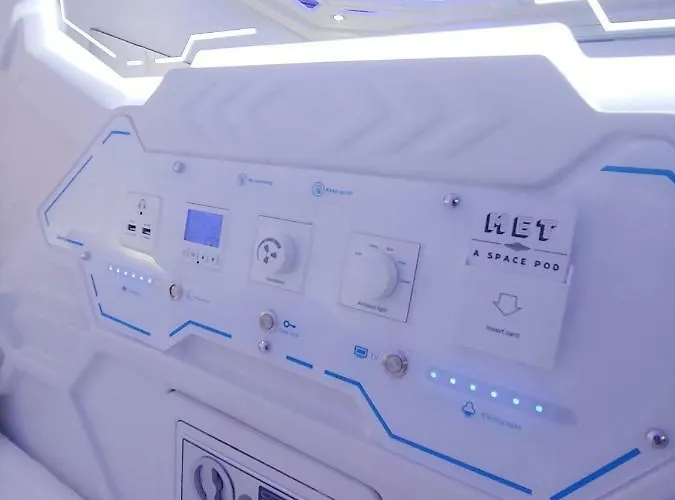 Хостел Met A Space Pod @ Asoke